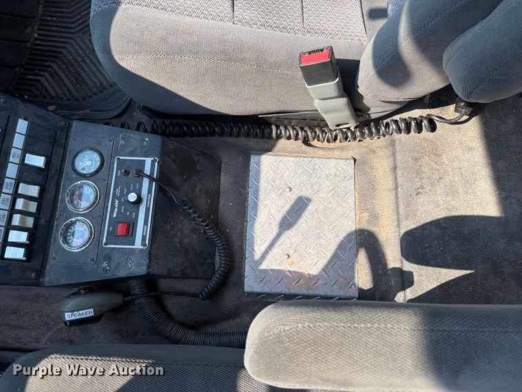 image for item FM7565 2002 Ford F350 Super Duty ambulance