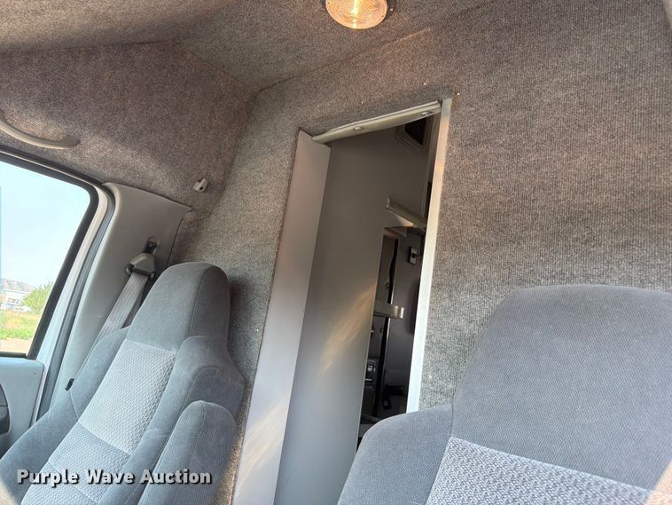 image for item FM7565 2002 Ford F350 Super Duty ambulance