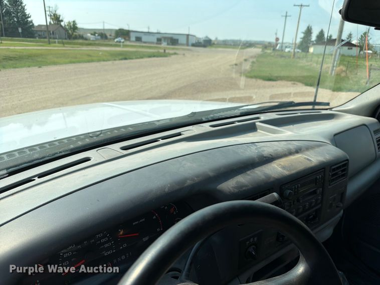 image for item FM7565 2002 Ford F350 Super Duty ambulance