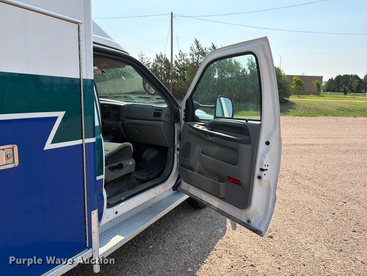 image for item FM7565 2002 Ford F350 Super Duty ambulance