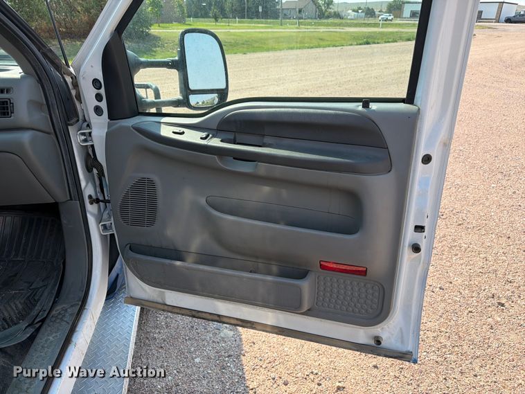 image for item FM7565 2002 Ford F350 Super Duty ambulance