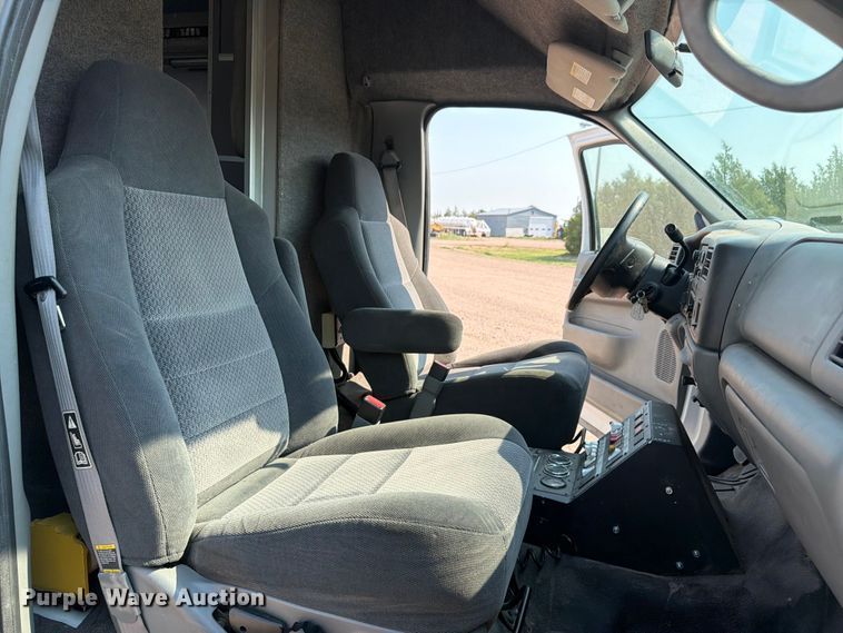 image for item FM7565 2002 Ford F350 Super Duty ambulance
