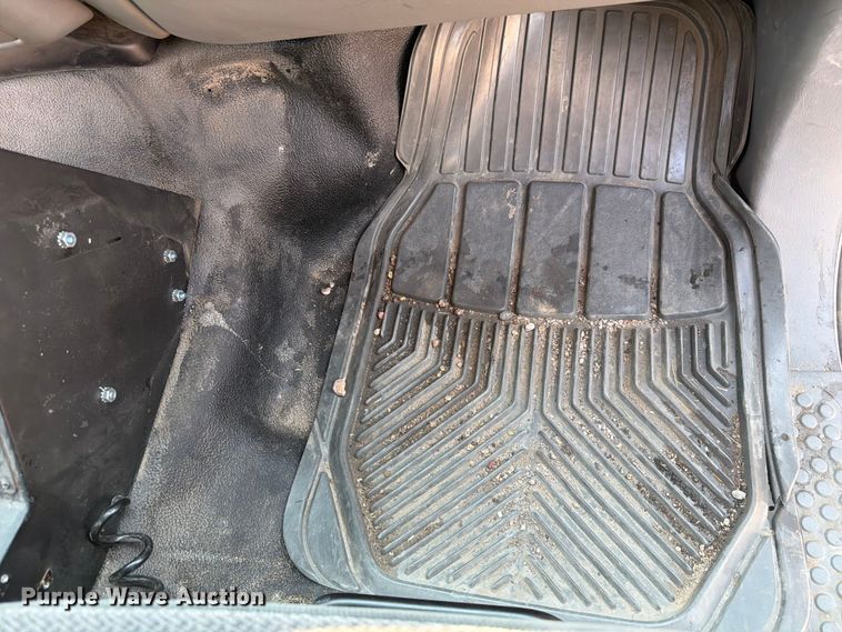 image for item FM7565 2002 Ford F350 Super Duty ambulance