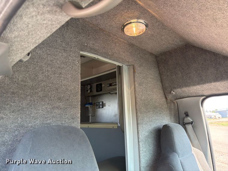image for item FM7565 2002 Ford F350 Super Duty ambulance