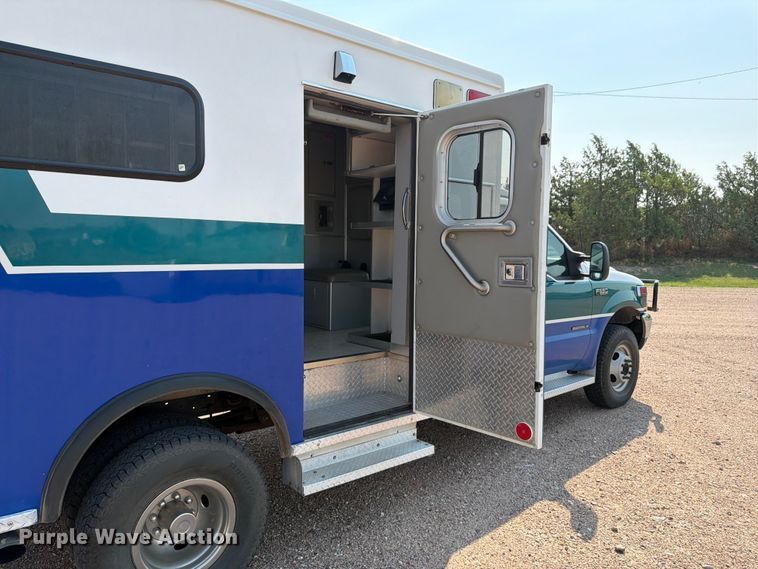 image for item FM7565 2002 Ford F350 Super Duty ambulance