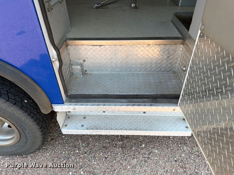image for item FM7565 2002 Ford F350 Super Duty ambulance