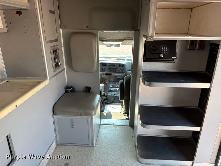 image for item FM7565 2002 Ford F350 Super Duty ambulance