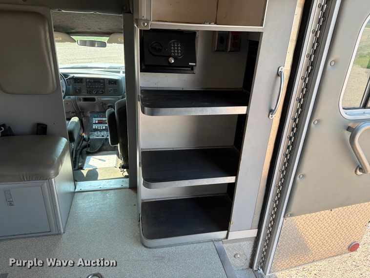 image for item FM7565 2002 Ford F350 Super Duty ambulance
