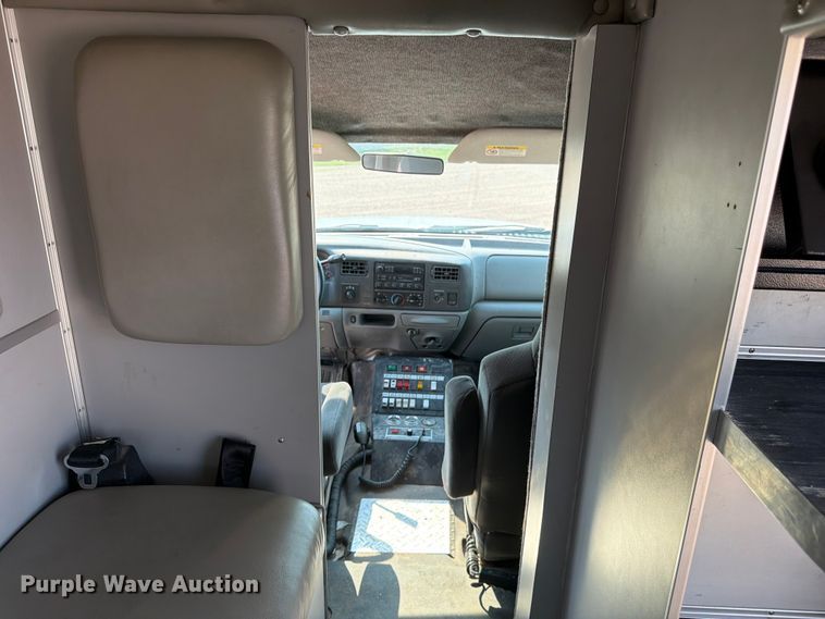 image for item FM7565 2002 Ford F350 Super Duty ambulance