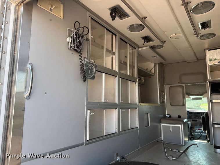 image for item FM7565 2002 Ford F350 Super Duty ambulance