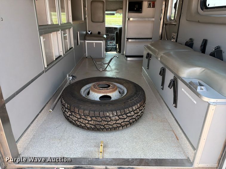 image for item FM7565 2002 Ford F350 Super Duty ambulance