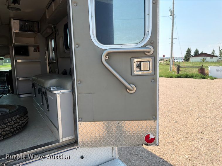 image for item FM7565 2002 Ford F350 Super Duty ambulance