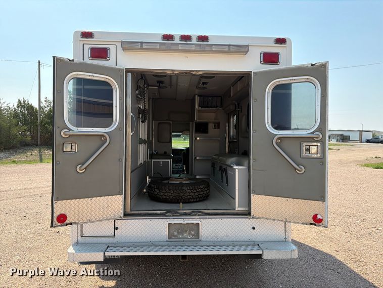 image for item FM7565 2002 Ford F350 Super Duty ambulance