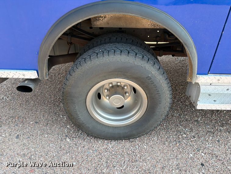 image for item FM7565 2002 Ford F350 Super Duty ambulance