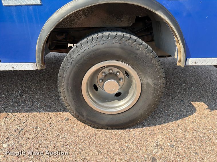 image for item FM7565 2002 Ford F350 Super Duty ambulance