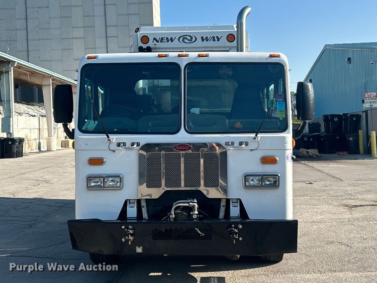 image for item FT6020 2017 Peterbilt 320 refuse truck