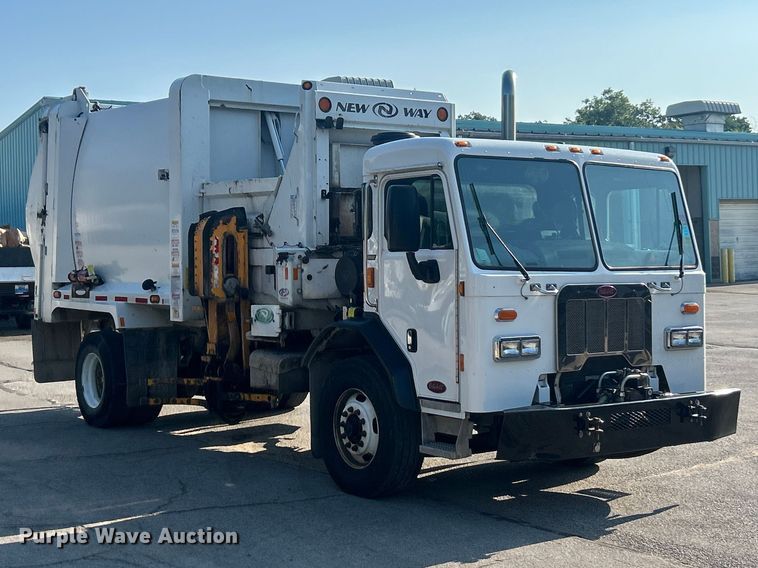 image for item FT6020 2017 Peterbilt 320 refuse truck