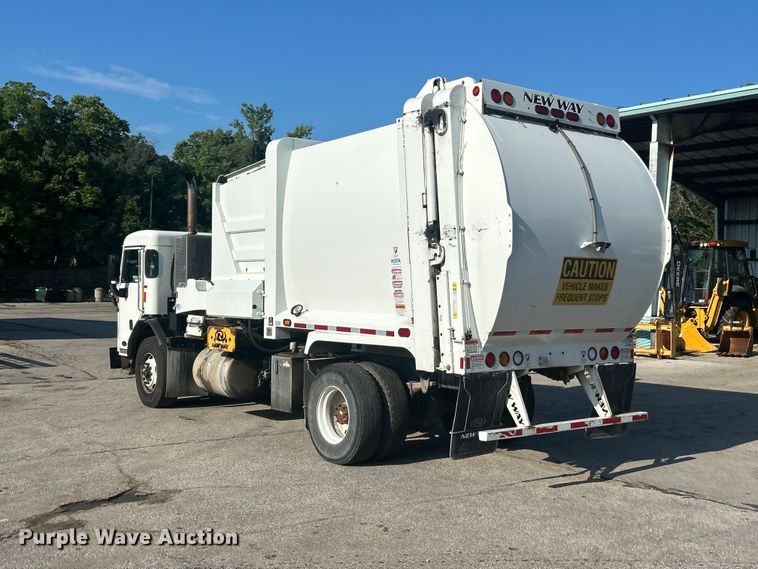 image for item FT6020 2017 Peterbilt 320 refuse truck