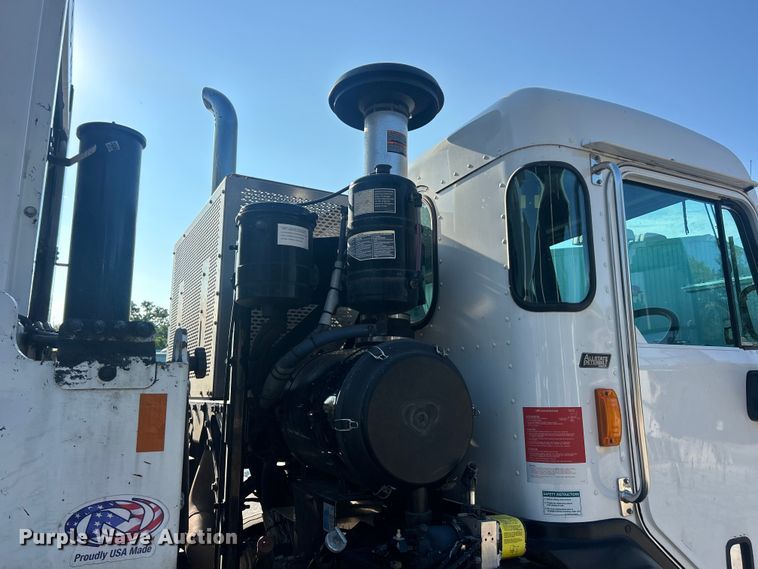 image for item FT6020 2017 Peterbilt 320 refuse truck