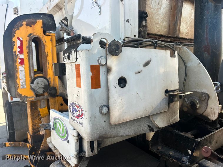 image for item FT6020 2017 Peterbilt 320 refuse truck