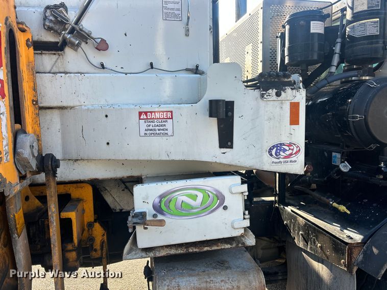 image for item FT6020 2017 Peterbilt 320 refuse truck
