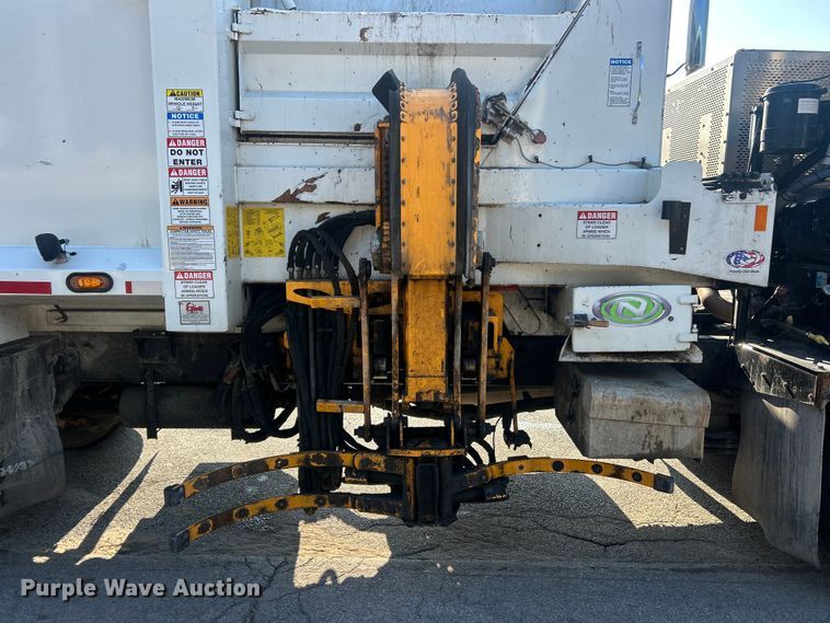image for item FT6020 2017 Peterbilt 320 refuse truck