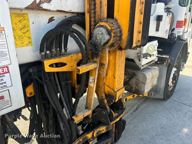 image for item FT6020 2017 Peterbilt 320 refuse truck