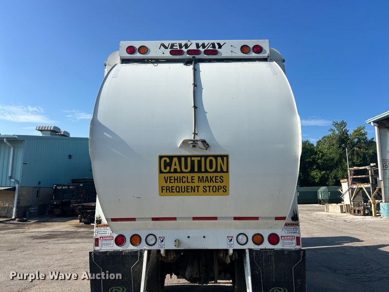 image for item FT6020 2017 Peterbilt 320 refuse truck