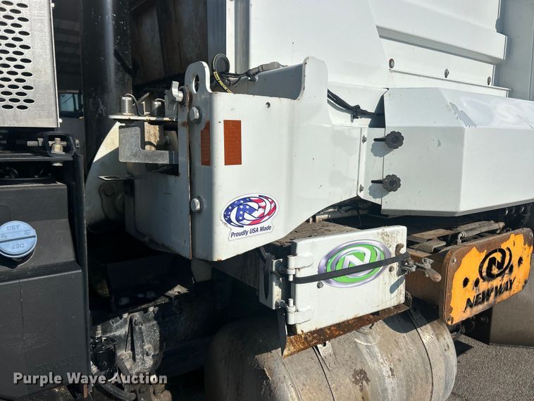 image for item FT6020 2017 Peterbilt 320 refuse truck
