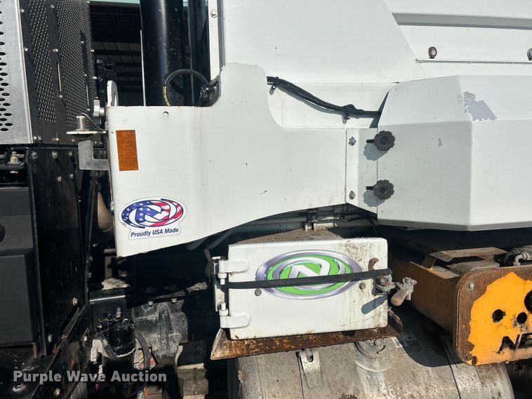 image for item FT6020 2017 Peterbilt 320 refuse truck