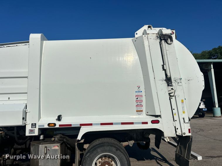 image for item FT6020 2017 Peterbilt 320 refuse truck