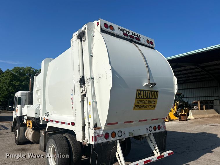 image for item FT6020 2017 Peterbilt 320 refuse truck