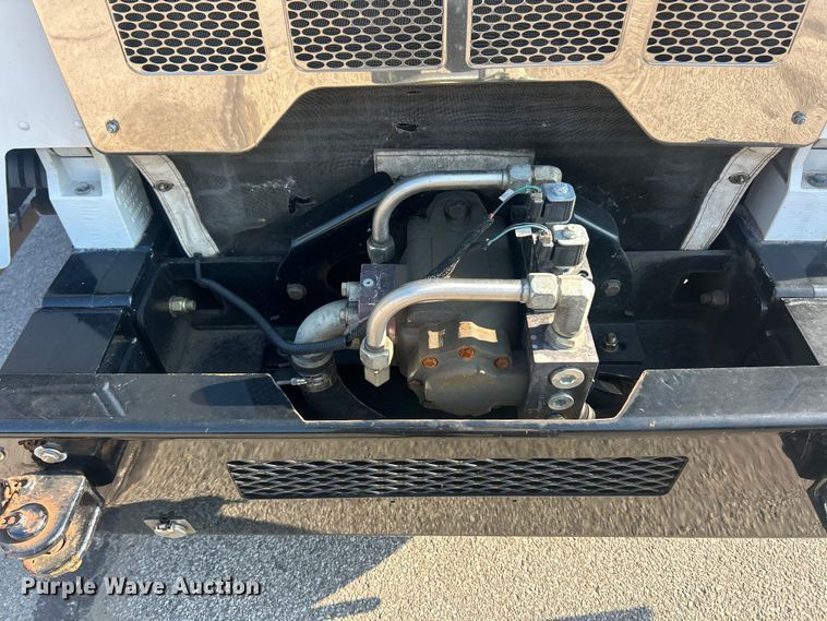 image for item FT6020 2017 Peterbilt 320 refuse truck