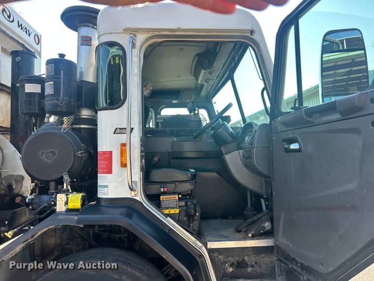 image for item FT6020 2017 Peterbilt 320 refuse truck