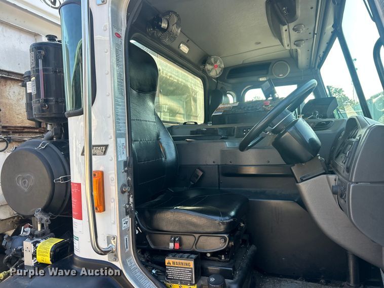 image for item FT6020 2017 Peterbilt 320 refuse truck