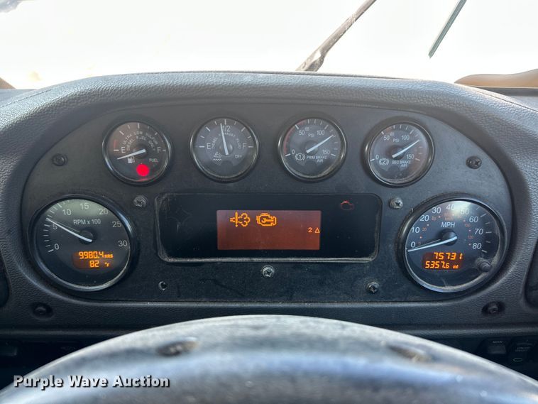image for item FT6020 2017 Peterbilt 320 refuse truck