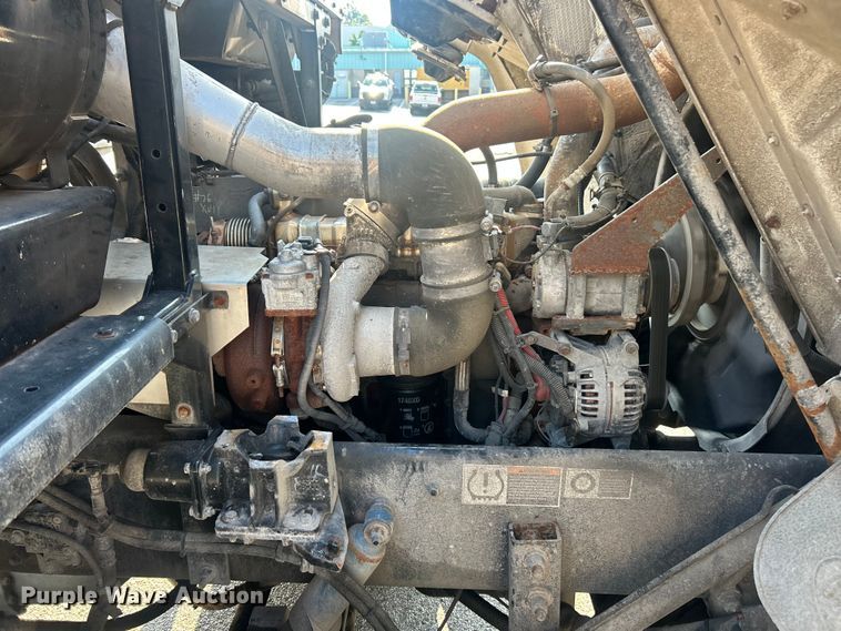 image for item FT6020 2017 Peterbilt 320 refuse truck