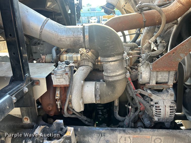 image for item FT6020 2017 Peterbilt 320 refuse truck