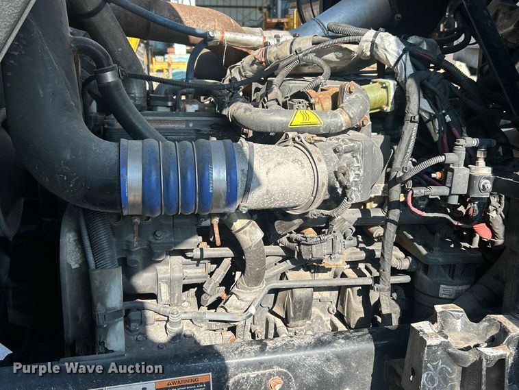 image for item FT6020 2017 Peterbilt 320 refuse truck