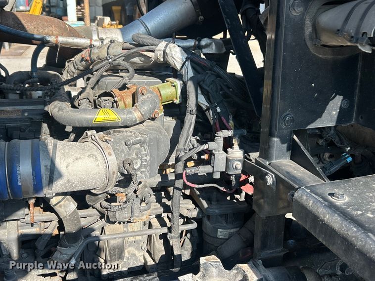 image for item FT6020 2017 Peterbilt 320 refuse truck