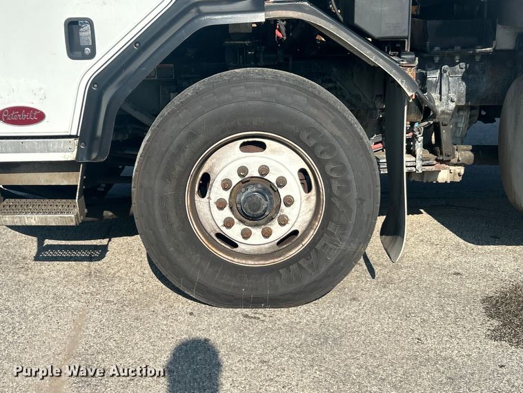 image for item FT6020 2017 Peterbilt 320 refuse truck