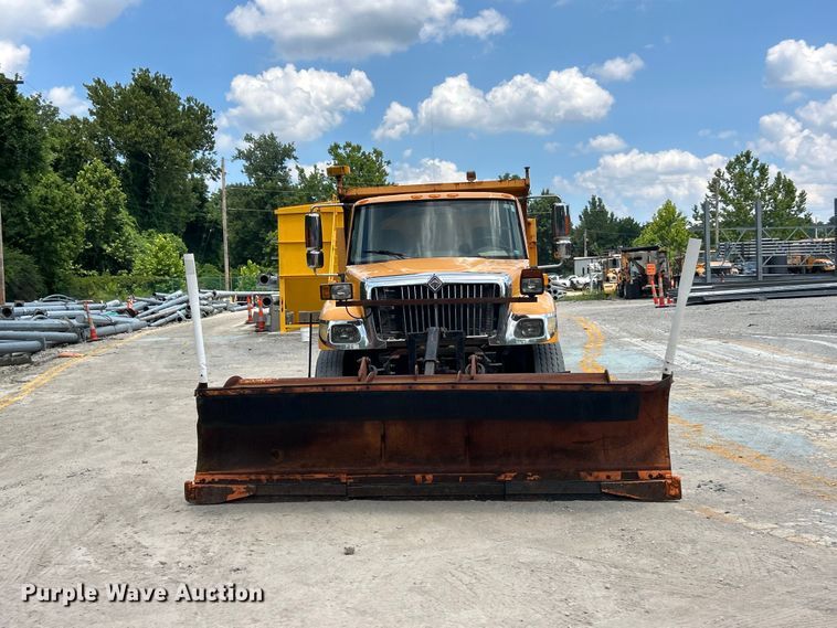image for item FT6029 2006 International 7400 dump truck