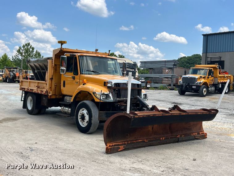 image for item FT6029 2006 International 7400 dump truck