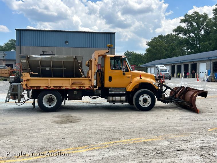 image for item FT6029 2006 International 7400 dump truck