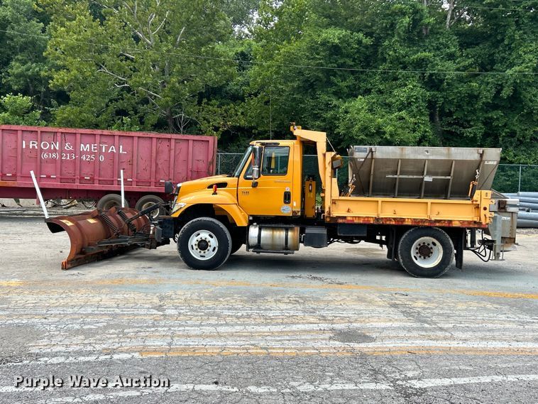 image for item FT6029 2006 International 7400 dump truck