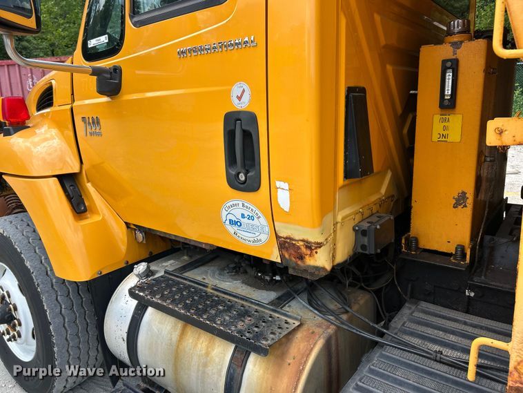 image for item FT6029 2006 International 7400 dump truck