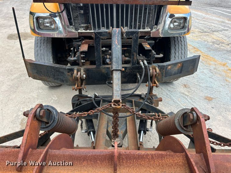 image for item FT6029 2006 International 7400 dump truck