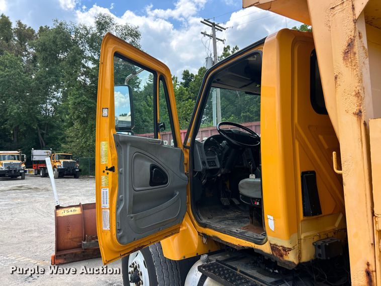image for item FT6029 2006 International 7400 dump truck