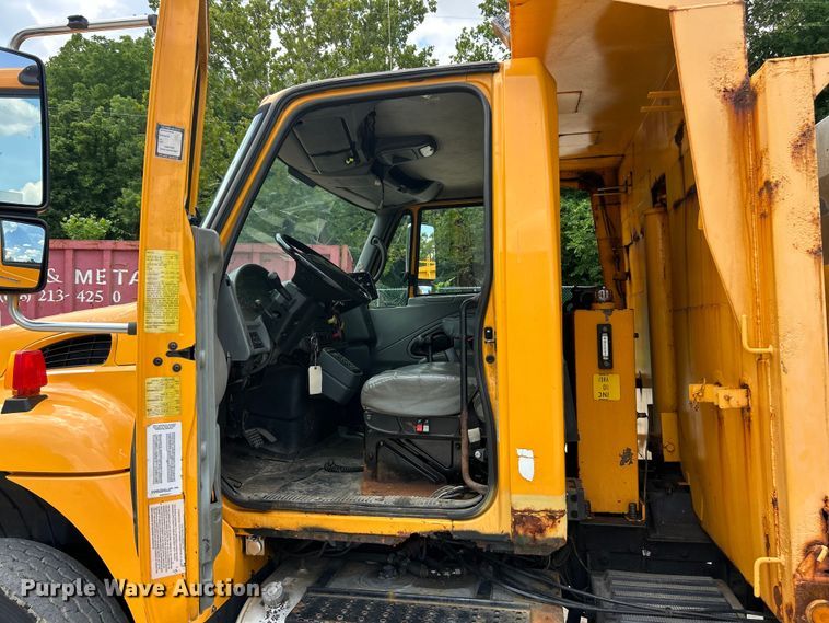 image for item FT6029 2006 International 7400 dump truck