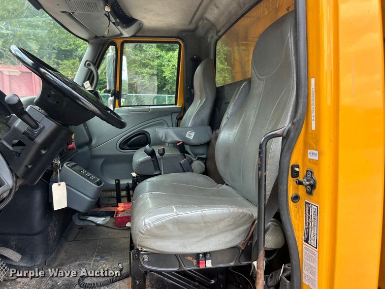 image for item FT6029 2006 International 7400 dump truck